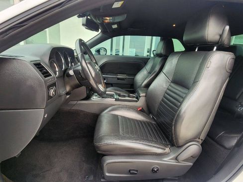 Used 2011 Dodge Challenger RWD image 9