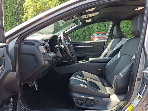 Used 2025 Toyota Camry SE FWD image 14