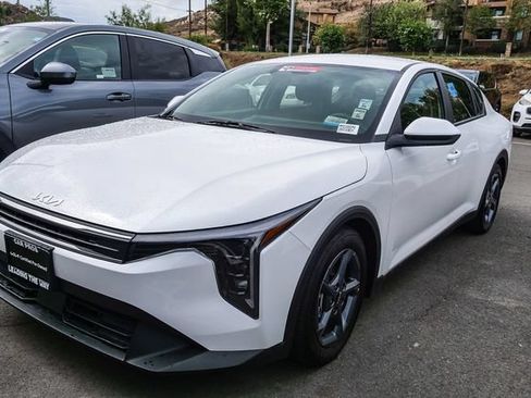 Certified 2025 Kia K4 FWD image 6