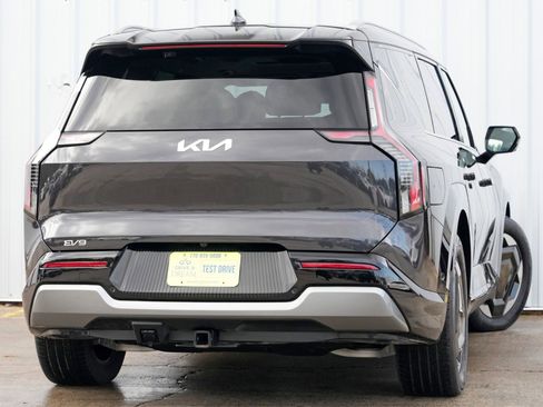 Used 2024 Kia EV9 Land image 5