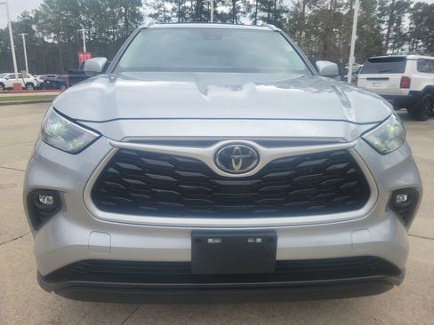 Used 2023 Toyota Highlander XLE image 10