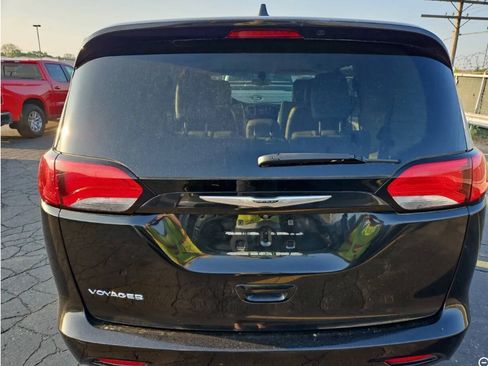Used 2021 Chrysler Voyager Lxi FWD image 4