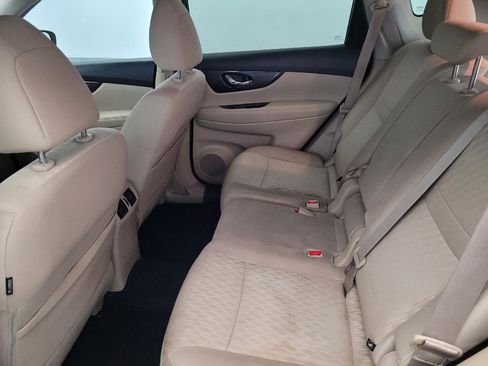 Used 2017 Nissan Rogue SV image 18