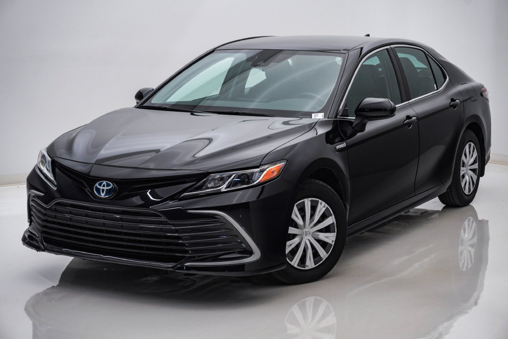 Used 2021 Toyota Camry LE FWD image 3