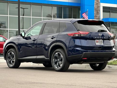 Used 2024 Nissan Rogue SV AWD/4WD image 6
