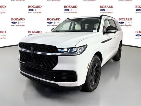 New 2027 Lincoln Navigator Reserve w/ Jet Appearance Package AWD/4WD image 3