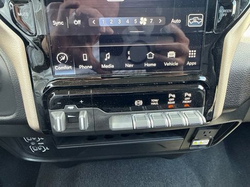 Used 2024 RAM 2500 Laramie w/ Safety Group AWD/4WD image 17