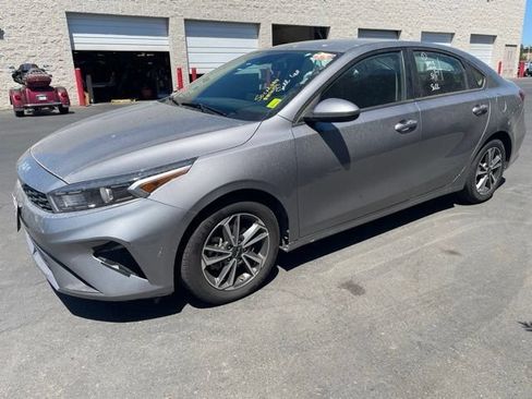 Used 2023 Kia Forte LXS FWD image 4
