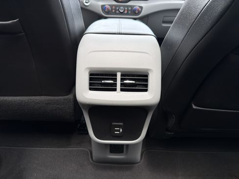 Used 2023 GMC Terrain SLT w/ Tech Package FWD image 29