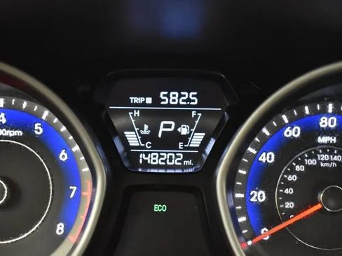 Used 2014 Hyundai Elantra SE FWD image 26