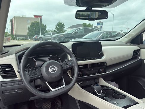 Used 2021 Nissan Rogue SL w/ Premium Package FWD image 11