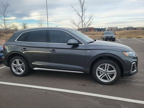 Used 2023 Audi Q5 e Prestige w/ Prestige Package image 3