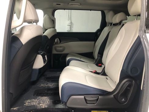 New 2026 Kia Carnival SX image 17