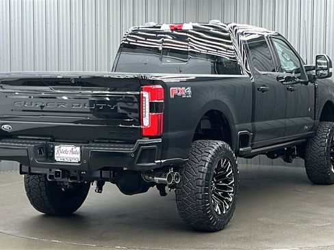 Used 2025 Ford F250 Platinum w/ FX4 Off-Road Package image 5