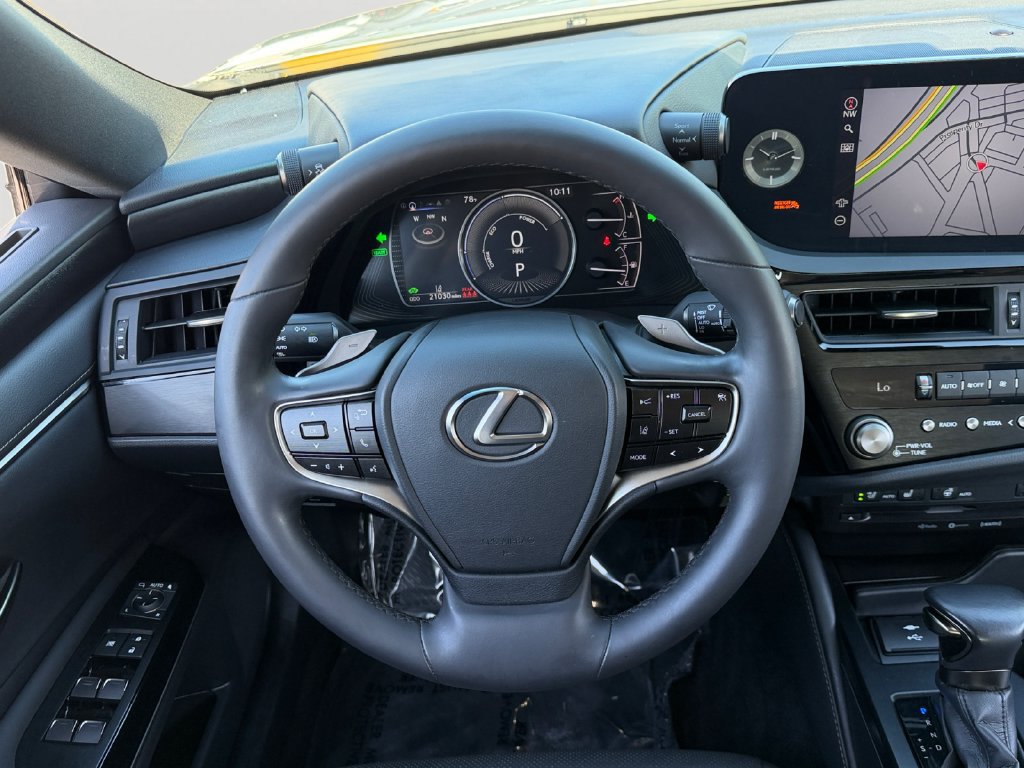 Certified 2022 Lexus ES 300h w/ Premium Package FWD image 18