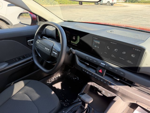 Certified 2025 Kia K4 FWD image 38