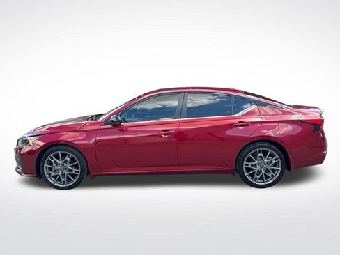 Used 2023 Nissan Altima 2.0 SR FWD image 2