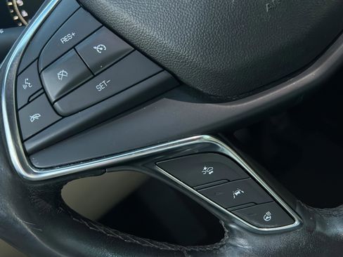 Used 2018 Cadillac XT5 Luxury w/ Driver Awareness Package image 28