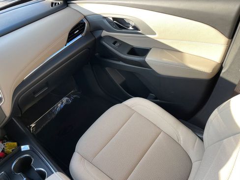 Used 2023 Chevrolet Traverse LS image 14