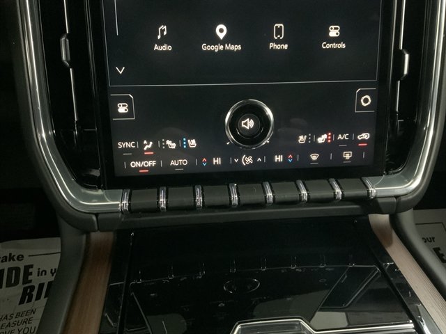 Used 2025 GMC Yukon XL Denali AWD/4WD image 48