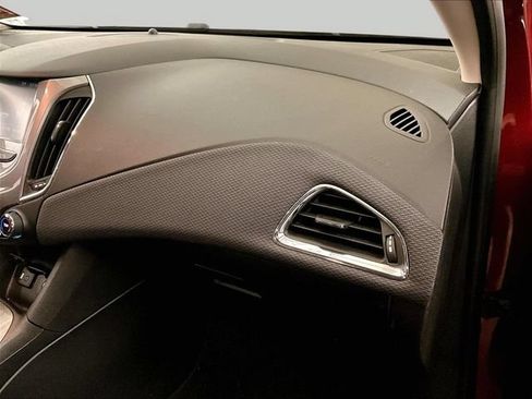 Used 2018 Chevrolet Cruze LT w/ Convenience Package FWD image 15