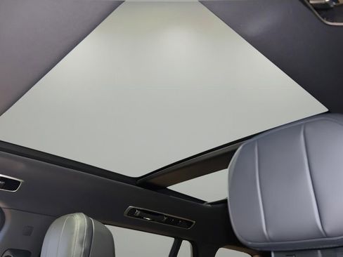 New 2026 Land Rover Range Rover Long Wheelbase SE image 27