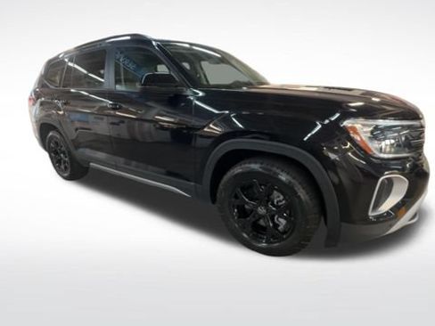 Certified 2025 Volkswagen Atlas Peak Edition SE AWD/4WD image 2