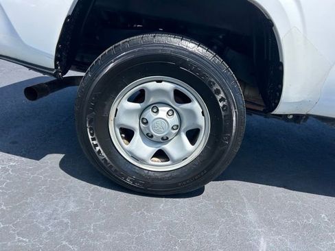 Used 2019 Toyota Tacoma SR image 7
