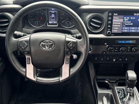 Used 2022 Toyota Tacoma TRD Off-Road w/ Technology Package RWD image 4