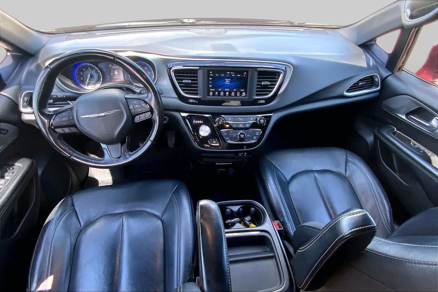 Used 2020 Chrysler Pacifica Touring-L w/ S Appearance Package FWD image 16