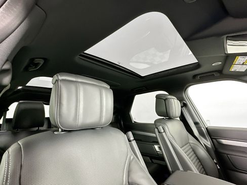 Certified 2025 Land Rover Discovery Dynamic SE image 20