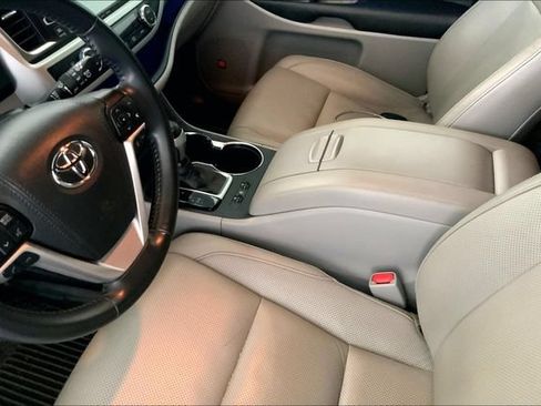 Used 2019 Toyota Highlander Limited FWD image 8