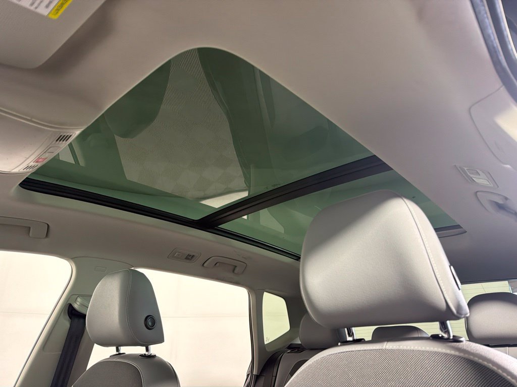 Certified 2024 Volkswagen Taos SE w/ Panoramic Sunroof Package AWD/4WD image 19
