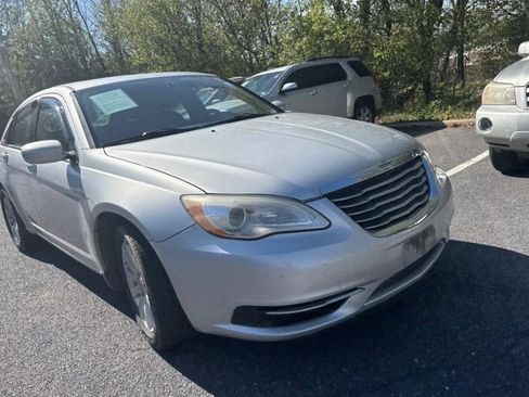 Used 2011 Chrysler 200 Touring FWD image 3