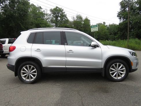 Used 2017 Volkswagen Tiguan Wolfsburg Edition AWD/4WD image 4