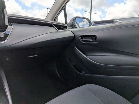 Used 2025 Toyota Corolla LE FWD image 13
