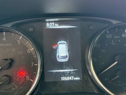 Used 2017 Nissan Rogue SV FWD image 12