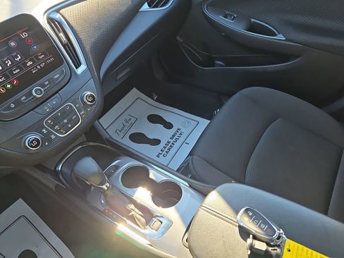 Used 2024 Chevrolet Malibu LT image 28