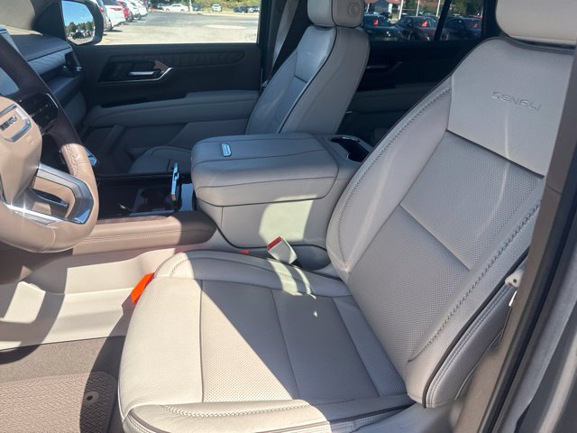 Used 2025 GMC Yukon Denali w/ Sun & Power Step Package AWD/4WD image 27