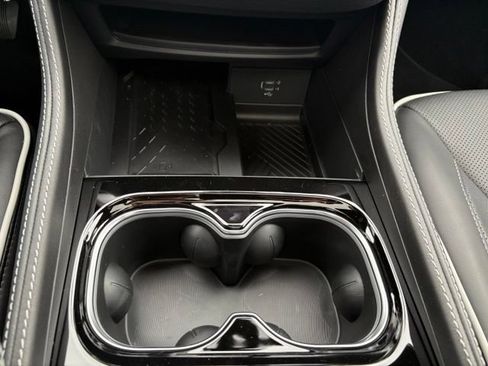 New 2027 Chrysler Pacifica Limited FWD image 33
