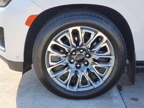 Used 2024 GMC Yukon Denali Ultimate w/ LPO, Floor Liner Package image 10