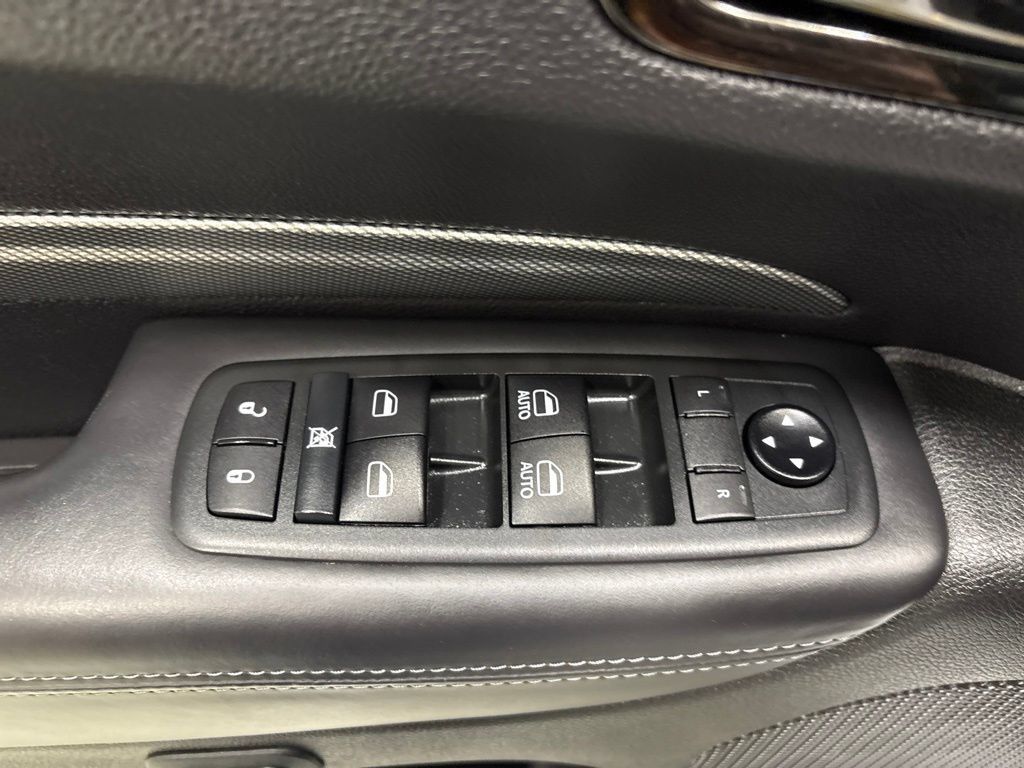 Used 2020 Dodge Durango R/T w/ Blacktop Package AWD/4WD image 13