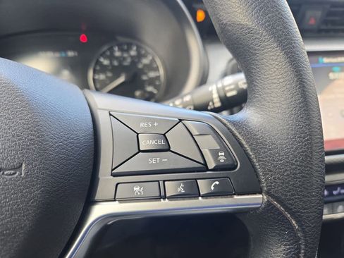 Used 2022 Nissan Kicks SV image 23