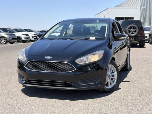 Used 2018 Ford Focus SE w/ Cold Weather Package FWD image 3
