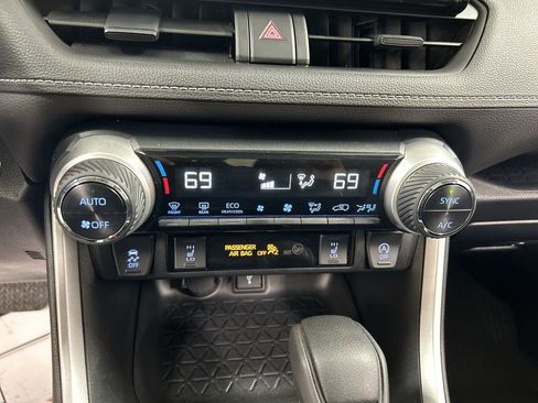Used 2022 Toyota RAV4 XLE w/ Convenience Package image 16