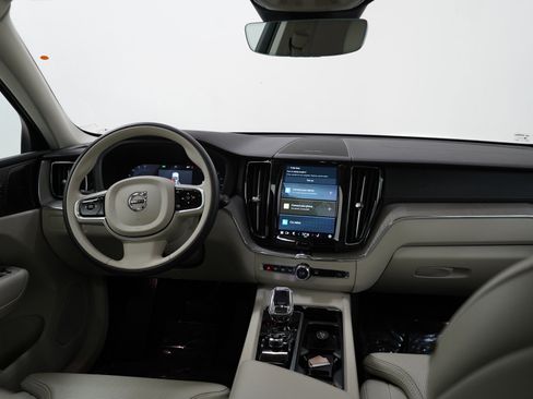 Used 2023 Volvo XC60 B5 Ultimate w/ Climate Package image 11