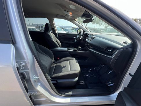 Used 2025 Nissan Rogue SV AWD/4WD image 40