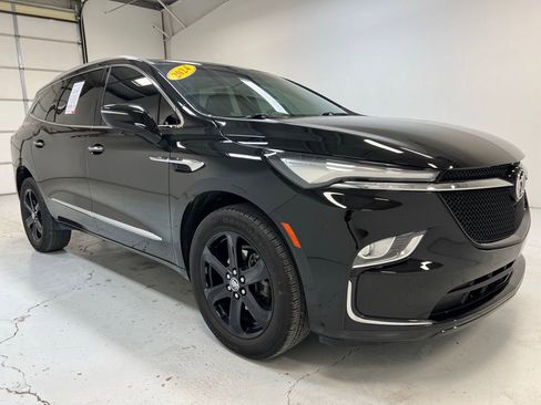 Used 2024 Buick Enclave Essence w/ Sport Touring Edition image 8