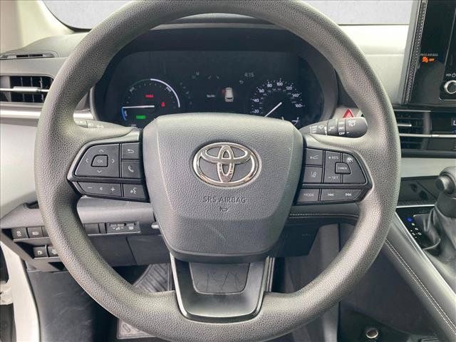 Used 2025 Toyota Sienna LE FWD image 9