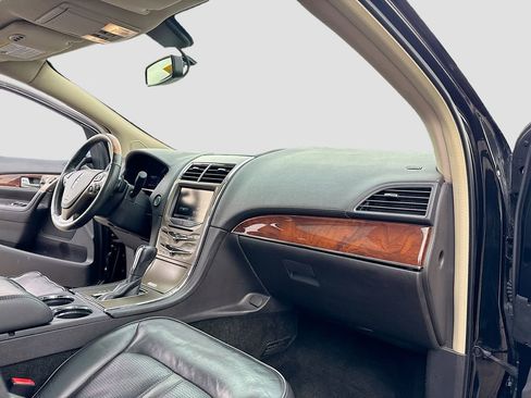 Used 2014 Lincoln MKX AWD w/ Equipment Group 102A image 27